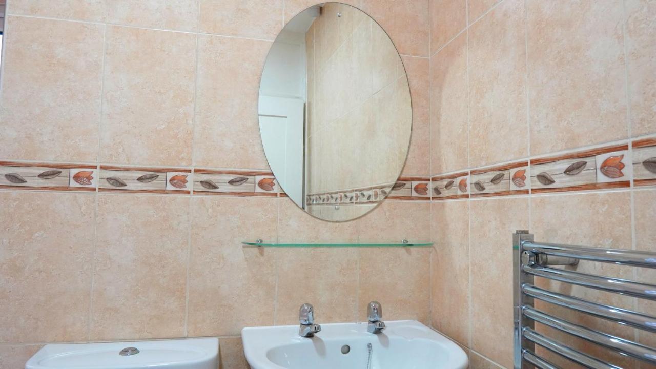 Portobello House - Four Bedroom House Perfect For Contractors - Sleeps 6 - Free Parking Вулвергемптон Екстериор снимка