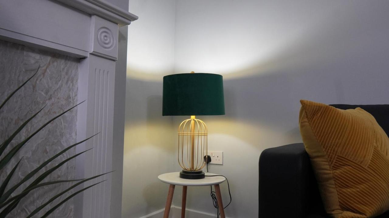 Portobello House - Four Bedroom House Perfect For Contractors - Sleeps 6 - Free Parking Вулвергемптон Екстериор снимка