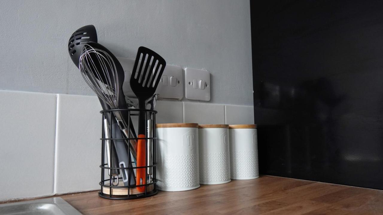 Portobello House - Four Bedroom House Perfect For Contractors - Sleeps 6 - Free Parking Вулвергемптон Екстериор снимка