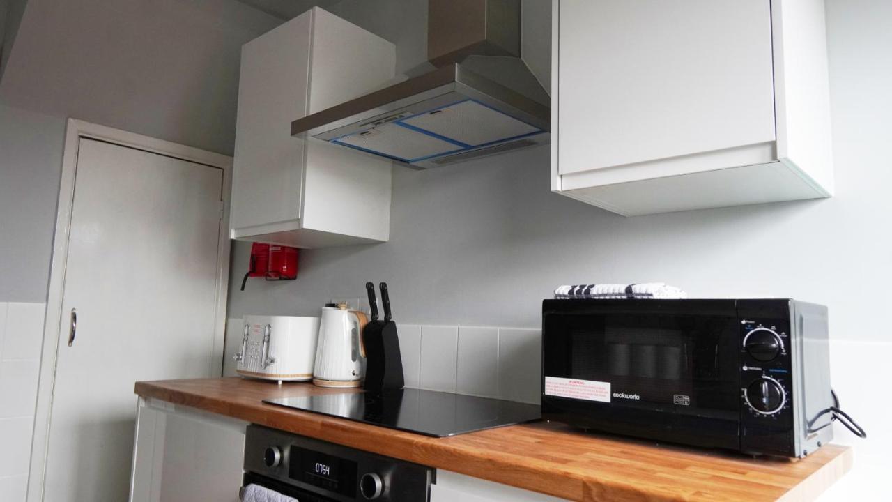 Portobello House - Four Bedroom House Perfect For Contractors - Sleeps 6 - Free Parking Вулвергемптон Екстериор снимка