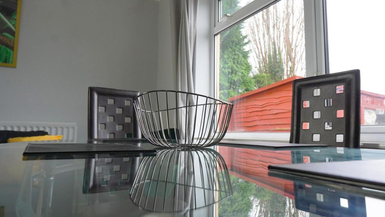 Portobello House - Four Bedroom House Perfect For Contractors - Sleeps 6 - Free Parking Вулвергемптон Екстериор снимка