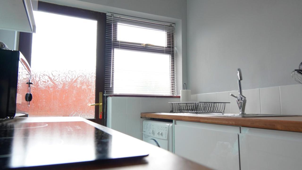 Portobello House - Four Bedroom House Perfect For Contractors - Sleeps 6 - Free Parking Вулвергемптон Екстериор снимка