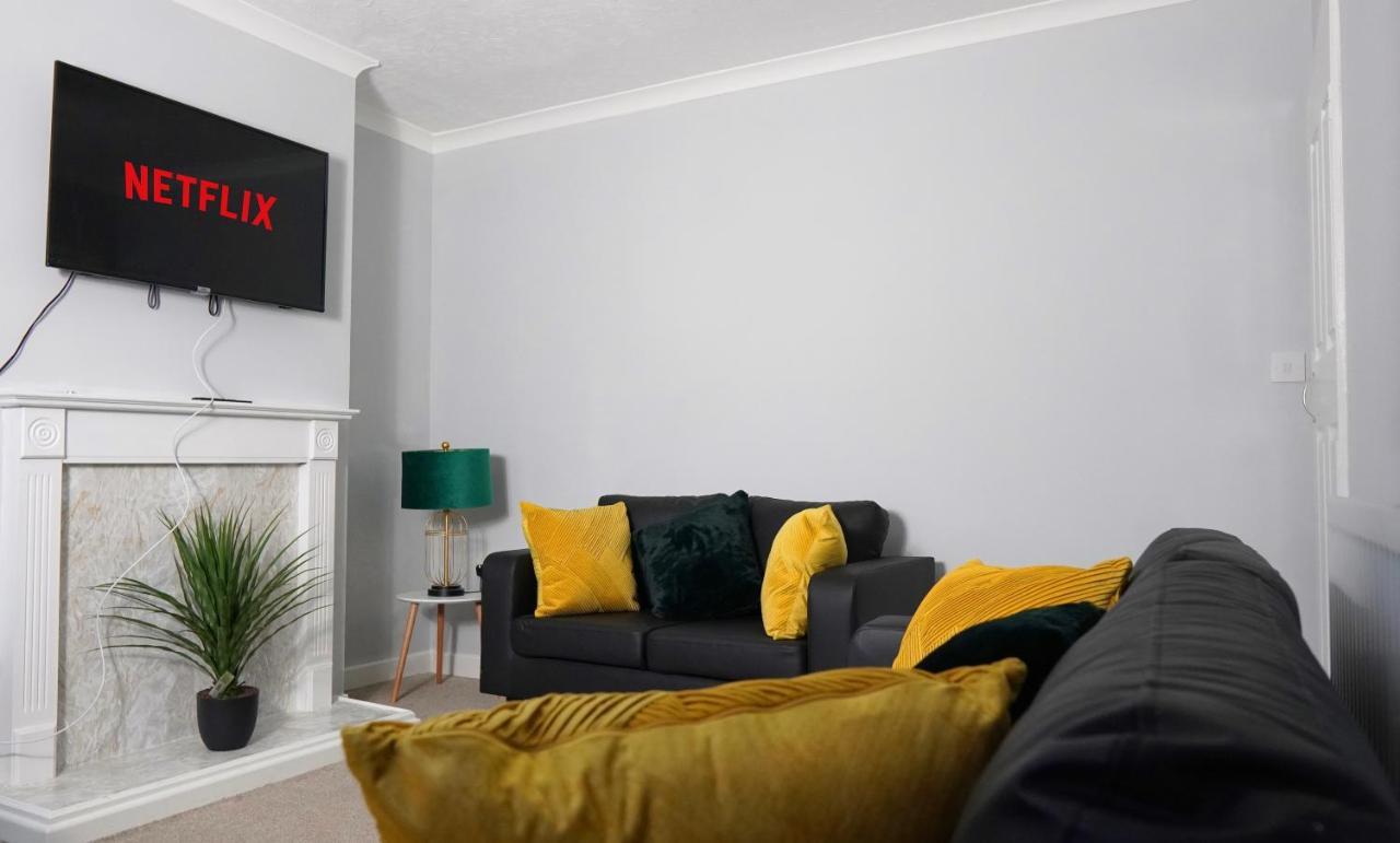 Portobello House - Four Bedroom House Perfect For Contractors - Sleeps 6 - Free Parking Вулвергемптон Екстериор снимка