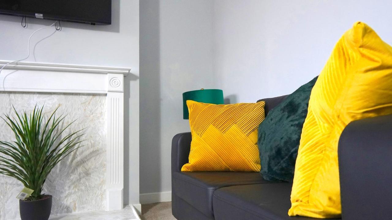Portobello House - Four Bedroom House Perfect For Contractors - Sleeps 6 - Free Parking Вулвергемптон Екстериор снимка