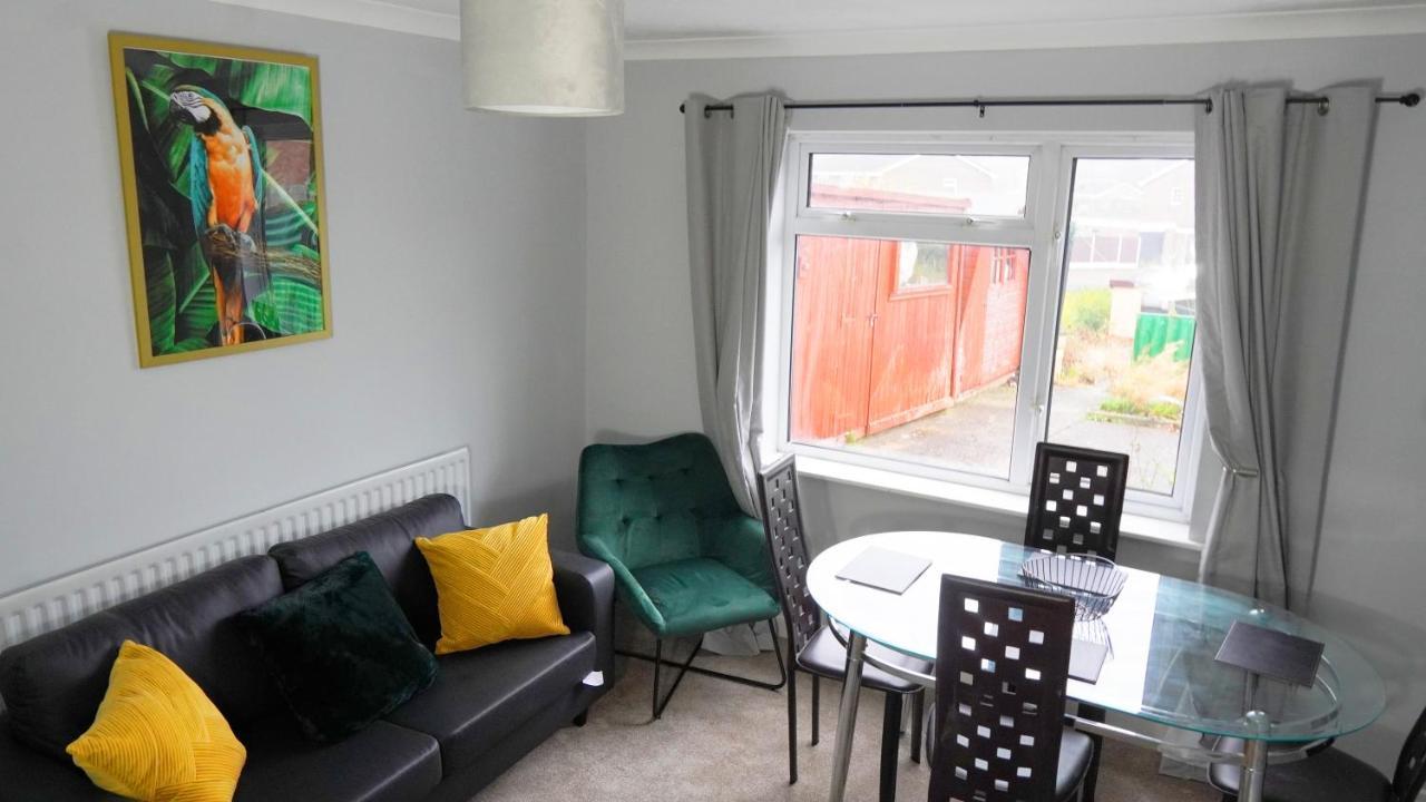 Portobello House - Four Bedroom House Perfect For Contractors - Sleeps 6 - Free Parking Вулвергемптон Екстериор снимка